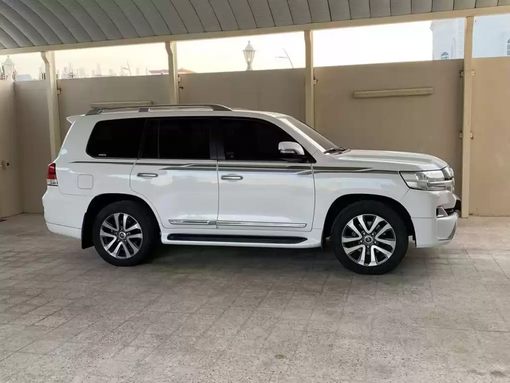 مستعملة Toyota Land Cruiser للبيع في الدوحة #12163 - 1  صورة 